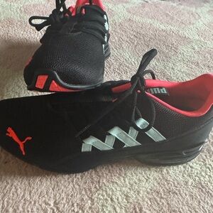 Puma tennis shoes, never worn, size 10